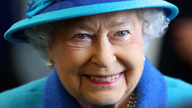 „Coroana ți-ar putea rupe gâtul”, dezvăluie regina Elisabeta a Marii Britanii (VIDEO)