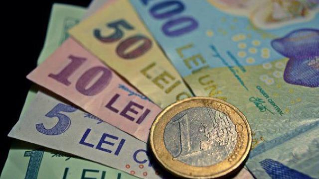 Leul românesc a ajuns la cea mai slabă valoare din istorie în raport cu euro
