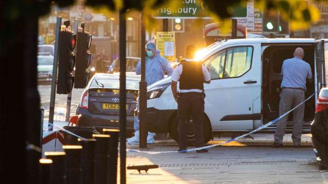 Atac în fața unei moschei: Liderul laburiștilor și primarul Londrei au fost vizați