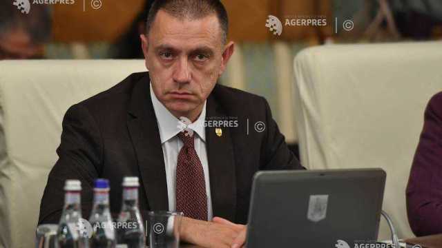 Ministrul român al Apărării, Mihai Fifor, a fost desemnat premier interimar de președintele Klaus Iohannis