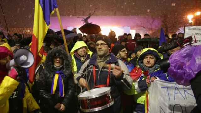 Proteste ample în București și în alte orașe din România. Participarea este peste așteptările organizatorilor (VIDEO)