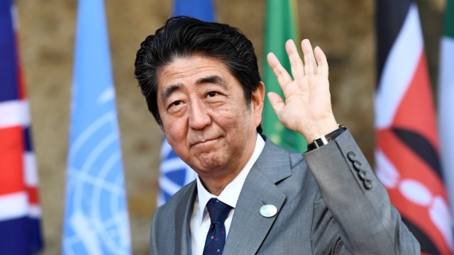 Aflat în vizită în România, premierul Japoniei nu mai merge la Guvern, din cauza demisiei lui Mihai Tudose