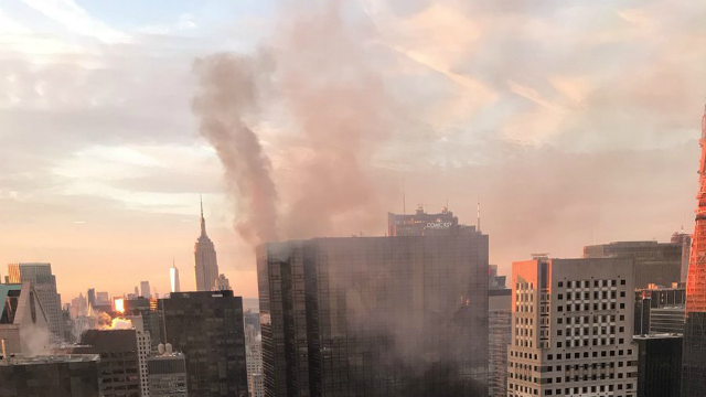 VIDEO | Incendiu la Trump Tower în New York. Două persoane au fost rănite