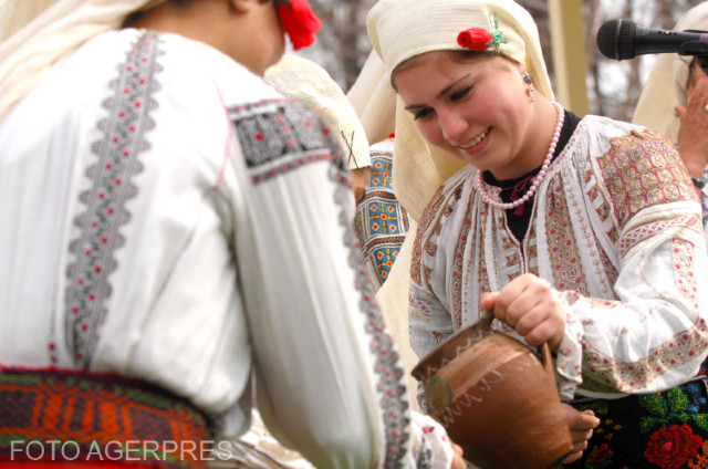 TRADIȚII | Dragobetele – sărbătoarea primăverii și a iubirii la români