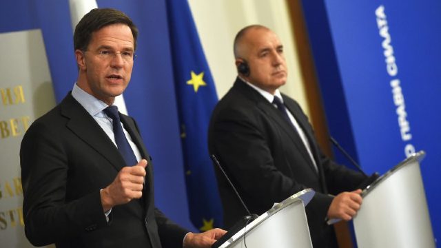 EURACTIV | Rutte administrează un duș rece viselor Bulgariei despre Schengen și zona euro