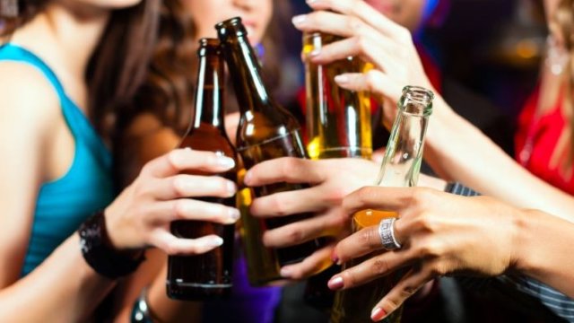Consumul în cantități mari de alcool este un factor de risc major pentru demență