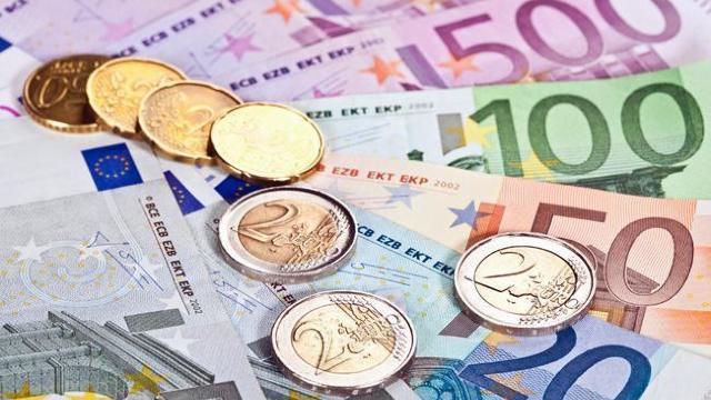 Aderarea Bulgariei la moneda euro ar putea fi afectată de turbulențele din Letonia