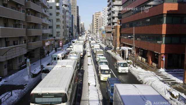 O puternică furtună de zăpadă a perturbat transportul în centrul Japoniei

