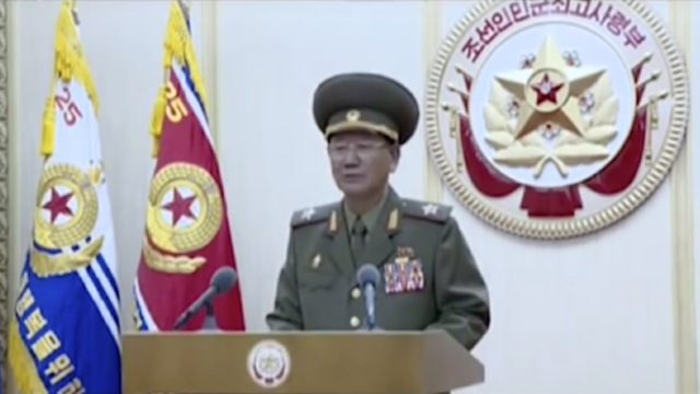 Comandantul armatei nord-coreene, o vreme al doilea cel mai puternic om de la Phenian, a fost demis si trimis la reeducare
