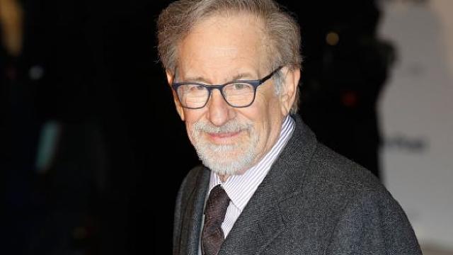 Spielberg, criticat pentru că a dăruit regizorilor nominalizați la Oscar coșuri cu șampanie și caviar