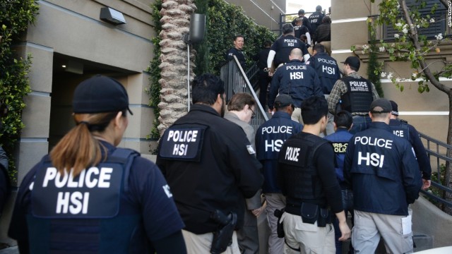 Statele Unite | Zeci de raiduri ale poliției imigrației, în California
