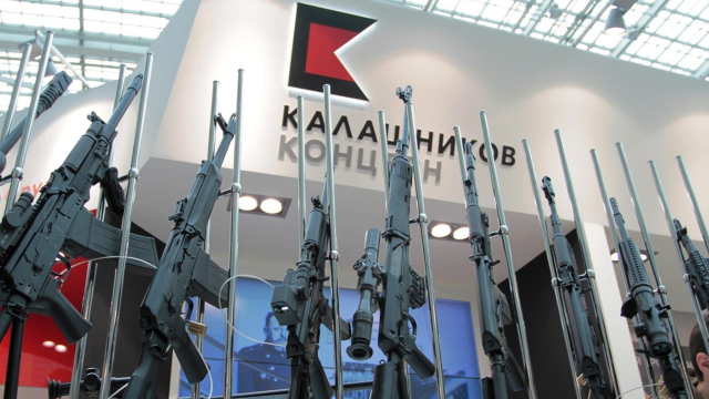 Concernul „Kalașnikov ” a pierdut până la 90% din piața mondială a armelor civile din cauza sancțiunilor