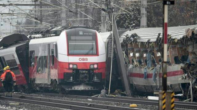 Mai multe victime, în urma coliziunii a două trenuri de pasageri, în sud-estul Austriei
