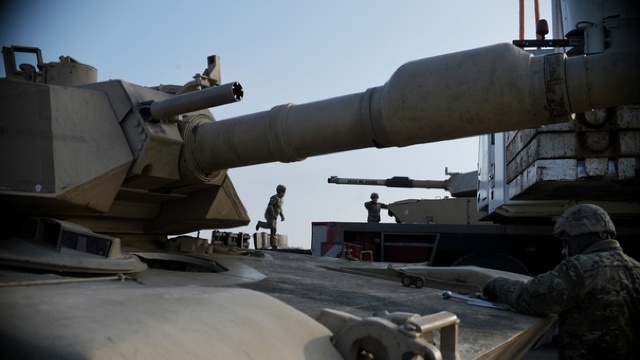 Rusia susține că NATO a intensificat livrarea de armament către Georgia