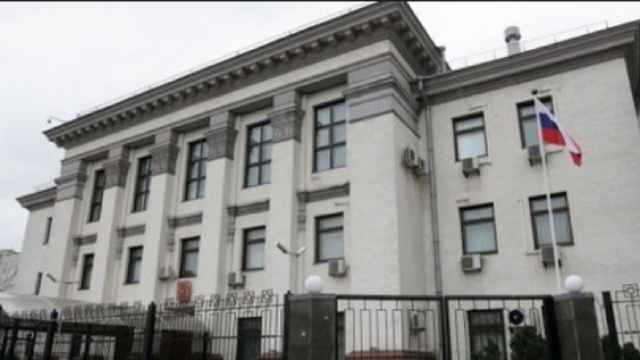 Moscova pretinde că știrea cu privire la incendierea a două școli românești din regiunea  Cernăuți ar fi falsă