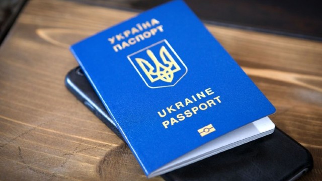 Record de cereri pentru pașapoarte biometrice în Ucraina, după liberalizarea vizelor cu Uniunea Europeană