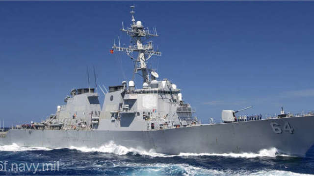 Rusia este preocupată în legătură cu prezența distrugătoarelor SUA în Marea Neagră
