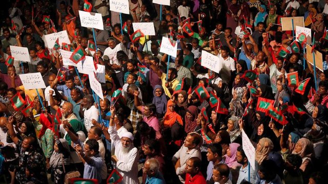 Maldivele, paralizate, în stare de urgență din cauza crizei politice