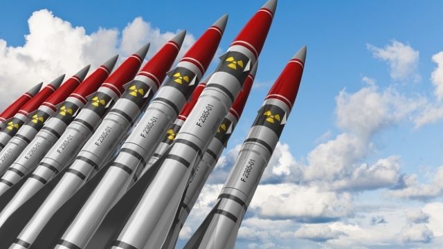 Rusia încalcă tratate privind armele nucleare