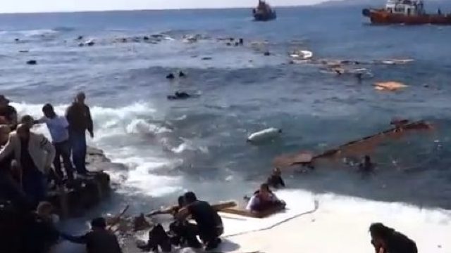 Cel puțin 21 de persoane sunt date dispărute în largul Africii de Nord, după naufragiul unui vas cu imigranți