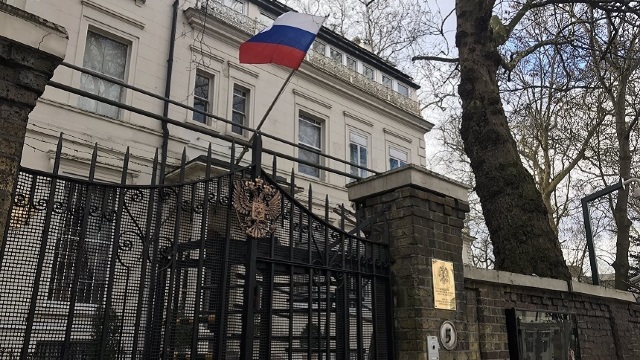 UPDATE | Diplomații ruși expulzați din Marea Britanie au părăsit sediul Ambasadei Rusiei