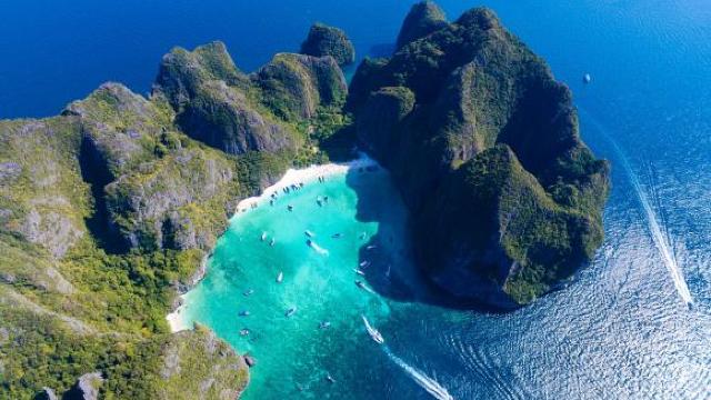 Thailanda își închide cea mai cunoscută plajă