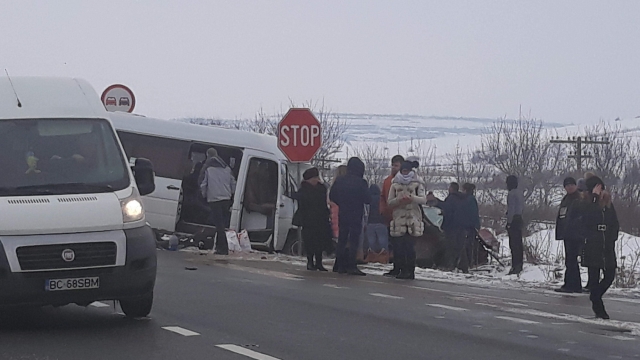 Un microbuz cu zece persoane din R.Moldova, implicat într-un accident în județul Vaslui