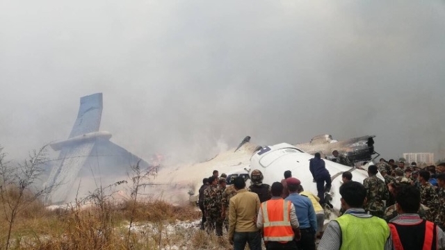 Avion prabusit pe aerportul Kathmandu din Nepal. La bord se aflau 71 de pasageri