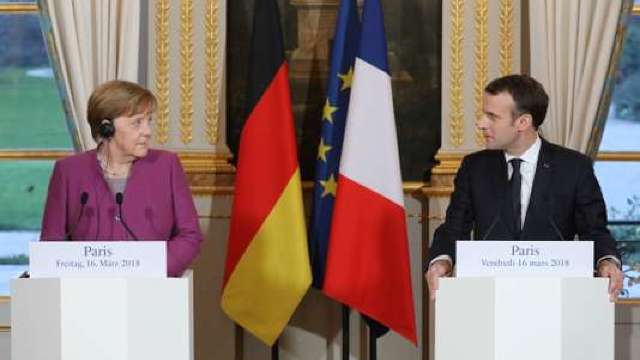 LE MONDE | Macron și Merkel vor să repornească “motorul franco-german”

