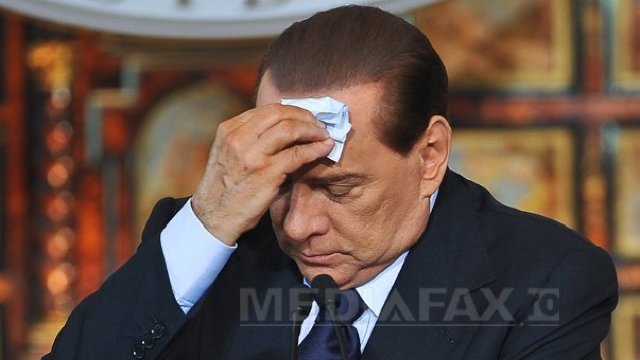 Alegeri în ITALIA | Incidente și cozi. Berlusconi, întâmpinat de o activistă Femen pe jumătate goală (VIDEO)