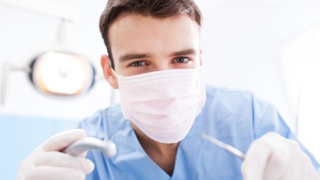 OMS: Amânați vizitele de rutină la dentist!
