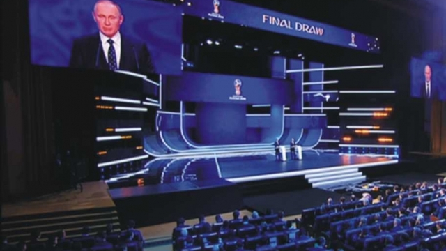 Vladimir Putin încearcă să îmbunătățească imaginea Rusiei prin găzduirea Cupei Mondiale de fotbal