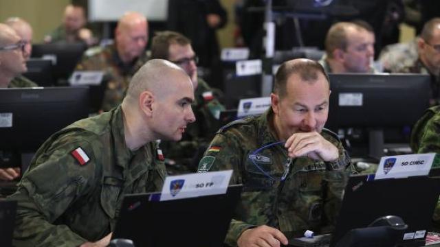 NATO elaborează o definiție a stării de război cibernetic ce ar putea declanșa Articolul 5