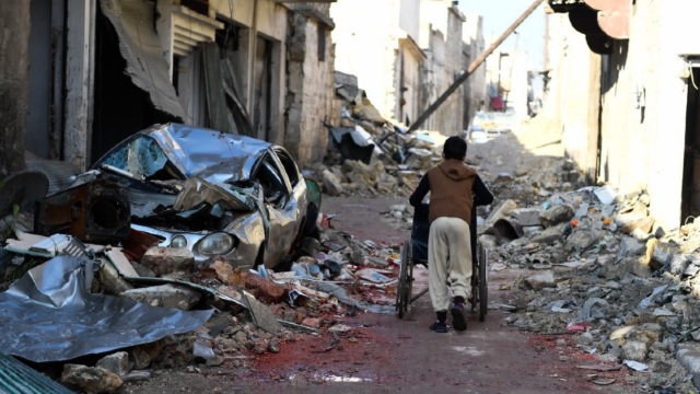 Zeci de persoane, inclusiv copii, au fost ucise în urma atacurilor aeriene din Ghouta de Est, Siria