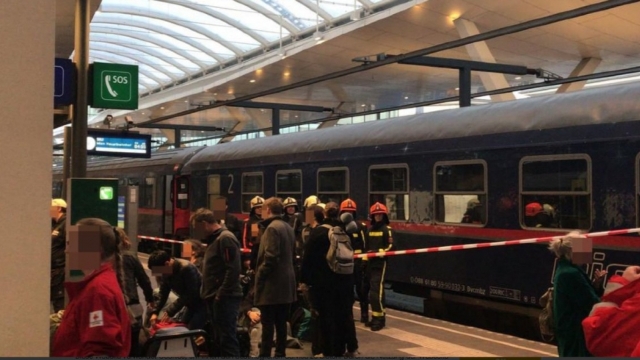 Zeci de persoane au fost rănite în urma coliziunii a două trenuri în gara centrală din Salzburg
