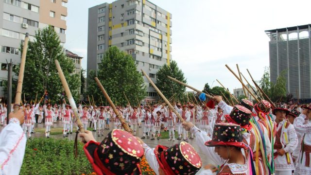 Ediție a festivalului de căluș pentru copii, dedicată Centenarului, la Slatina