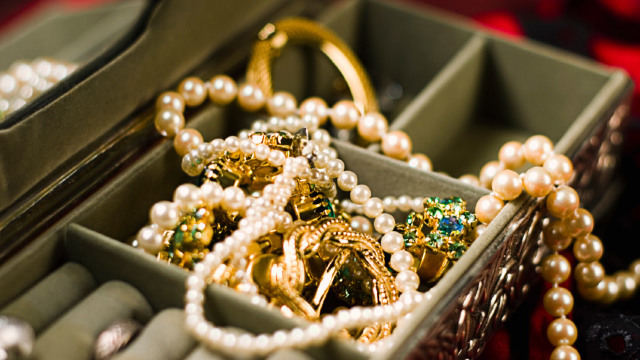 Pentru a depăși dificultățile financiare croații își vând bijuteriile de familie