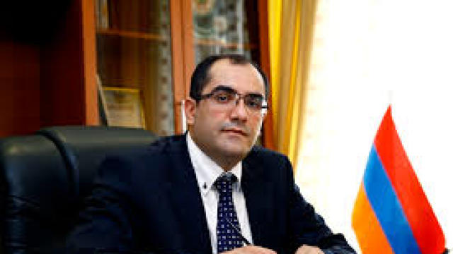 Ministrul tineretului din Armenia demisionează și se alătură protestelor