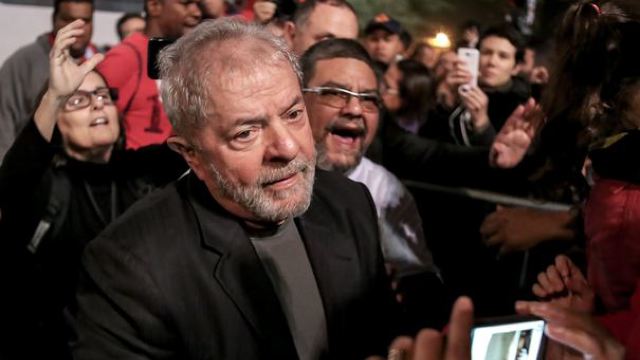 BRAZILIA | Fostul președinte Luiz Inacio Lula, condamnat pentru corupție se va preda poliției pentru a executa pedeapsa