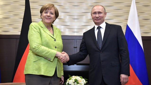 Vladimir Putin și Angela Merkel au vorbit despre o soluție privind criza din Siria