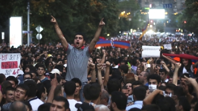 Măsuri sporite de securitate la Ambasada Rusiei din Erevan, pe fondul protestelor antiguvernamentale