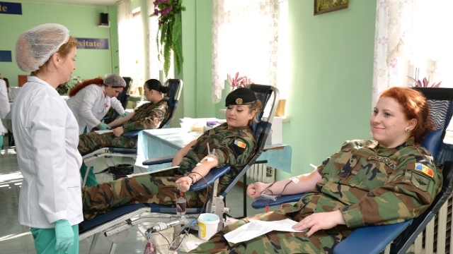 FOTO | Militarii Armatei Naționale donează sânge în cadrul campaniei „O cale spre viață”