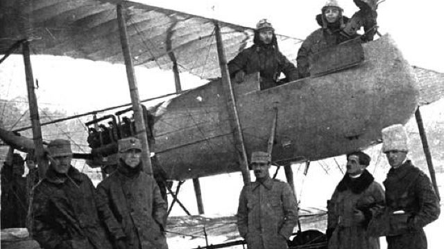 Aviatorul Vasile Niculescu, care a zburat cu documentele Marii Uniri, cetățean de onoare al județului Suceava