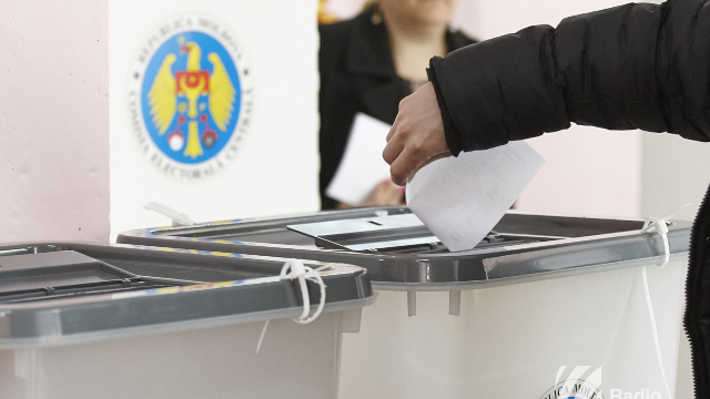 Candidații la Primăria Chișinău care vor ocupa primele poziții în buletinele de vot, aleși prin tragere la sorți 