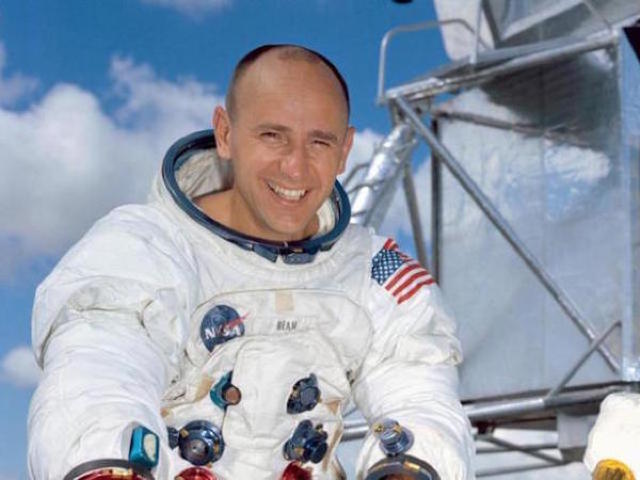 FOTO/VIDEO | A murit astronautul Alan Bean, cel de-al patrulea om care a pășit pe Lună