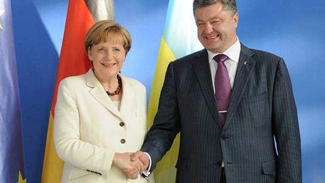 Angela Merkel și Petro Poroșenko vor discuta la Kiev despre situația din Donbas, Crimeea și Marea Azov