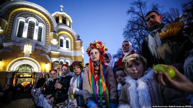 Atac cu gaz lacrimogen într-o biserică din Kiev