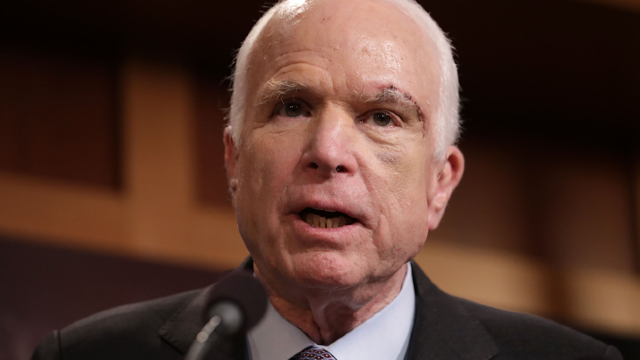 Senatorul american John McCain a decis să nu mai continue tratamentul împotriva cancerului cerebral de care suferă