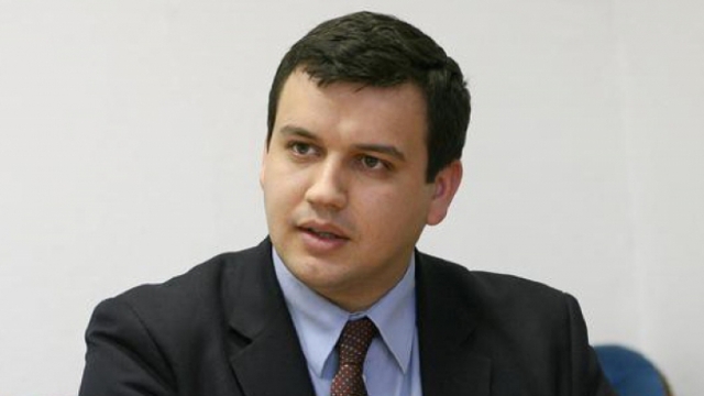 Eugen Tomac a îndemnat cetățenii să-l voteze pe Andrei Năstase în cel de-al doilea tur al alegerilor pentru primăria Chișinău