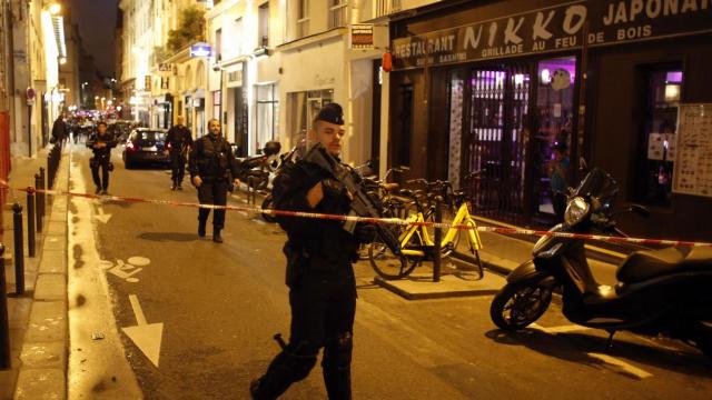 Atentat cu cuțit la Paris | Prietenul atacatorului și două femei reținute
